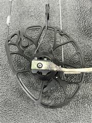 Mathews Halon 6 RH Compound Bow - Draw Weight 70lbs - Draw Length 31